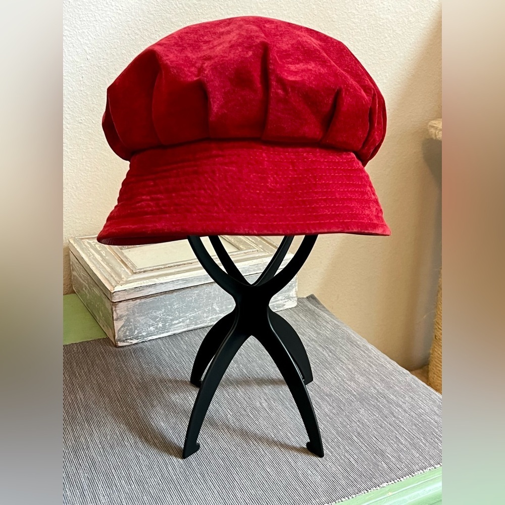 EUC Vintage Boutique Kates Canada Red Suede and Leather Hat​​